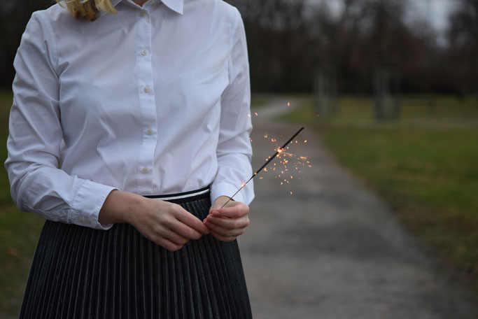 Happy New Year - Silvesterlook - Outfit mit silberfarbenem Plisseerock.