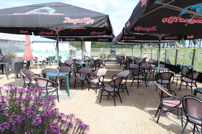 Terras richting parking