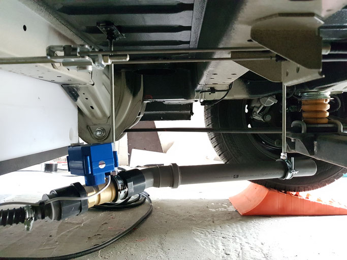 Abwassertank mit Abfluss un E-Ventil in voller Länge