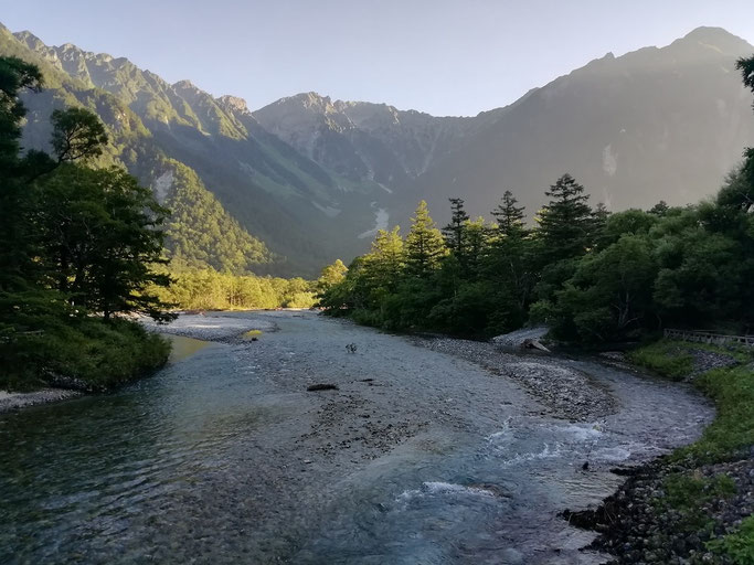 山美会 羽中田晴夫 上高地穂高の朝