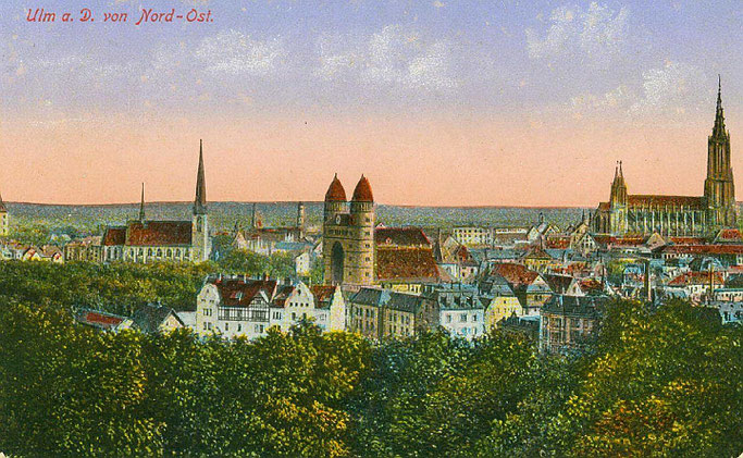Die zwei Garnisonskirchen: Links die kathl. St. Georgskirche, erbaut 1902 -1904 in der Mitte die ev. Pauluskirche, erbaut 1908 -1910