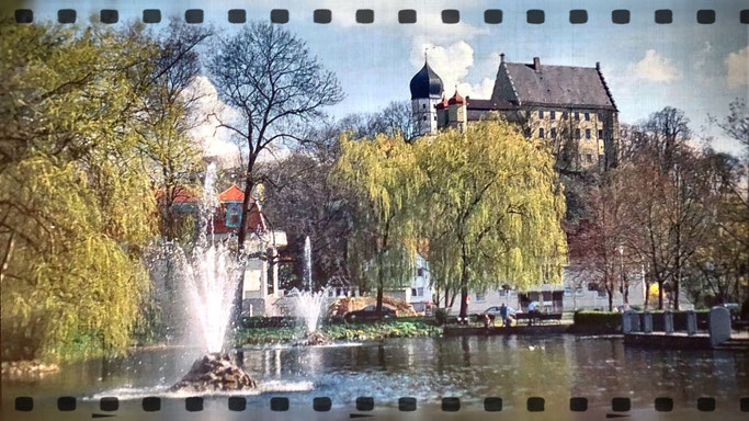 Stadtweiher Illertissen mit Vöhlinschloss   Retro_Art vom Dia