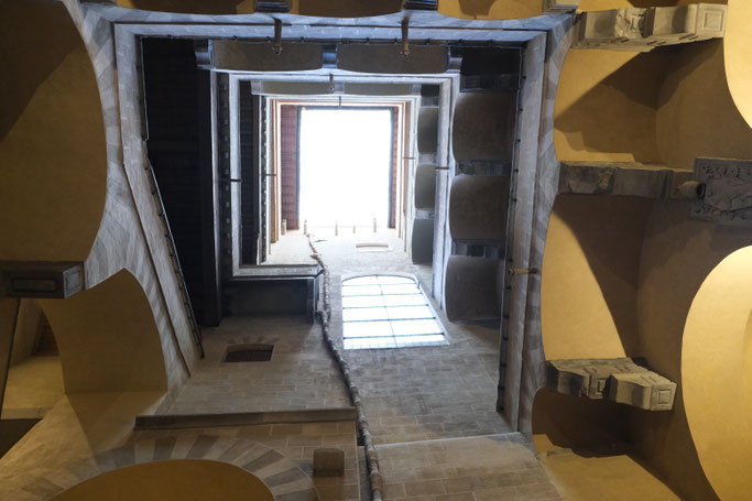 Photo Interior of Palazzo Davanzati, Renaissance courtyard view upwards towards sky