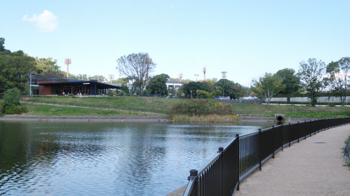 奈良のスタバ「奈良鴻ノ池運動公園店」