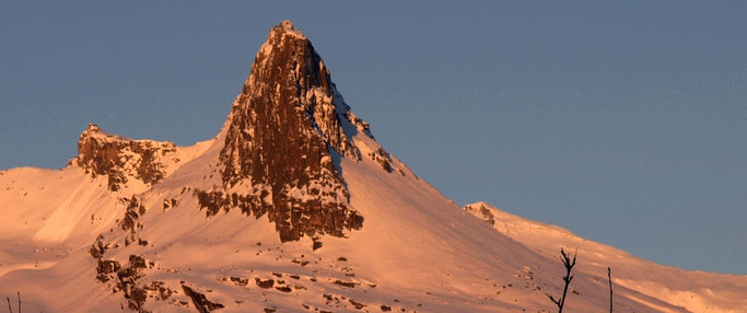 07. Mai, jedoch wie im Hochwinter: Das Zervreilahorn im Morgenrot