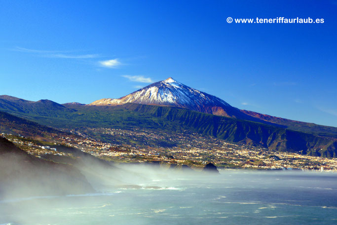 Teide mit Schnee, Nebel im Tal vom Meer im Vordergrund, Teneriffa