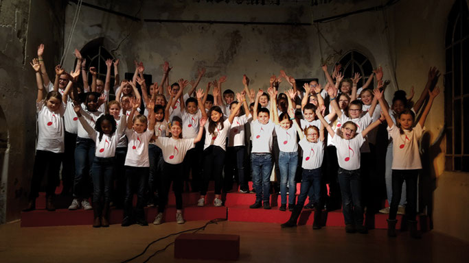 Chorale de Profondsart 2019-2020 -  44 enfants sur scène à la chapelle de Profondsart