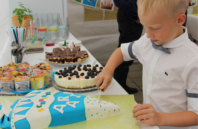 SNYGGES - Schulanfang Torte backen und Schultüte nähen