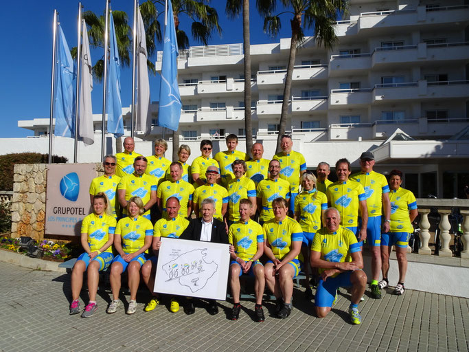 Gruppenbild 2018 mit Hoteldirektor Thomas Villmer
