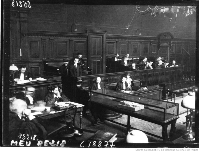 Burimi : Cour d'assises : meurtrier d'Essad Pacha, Avni Rustem : [photographie de presse] / © Agence Meurisse  - gallica.bnf.fr / Bibliothèque nationale de France 