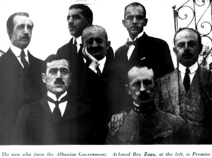 Kryeministri Ahmet Zogu në të majtë – Burimi : Our World , 4 nëntor 1923, f.67