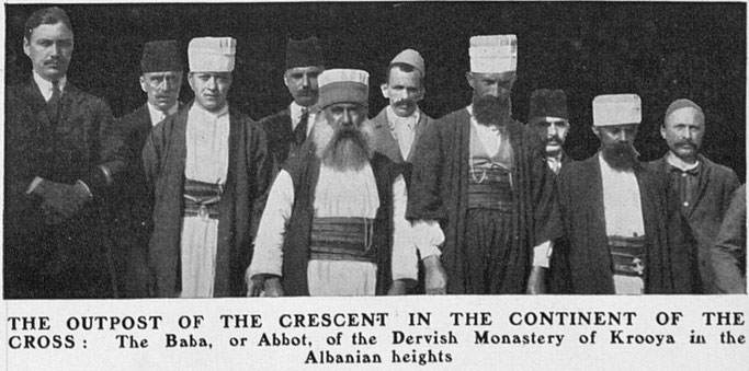 PARAROJË E GJYSËMHËNËS NË KONTINENTIN E KRYQIT – Baba, ose Abati, i Teqesë së dervishëve të Krujës në malësitë shqiptare. — Burimi : The Sphere, 13 prill 1929, faqe n°63.