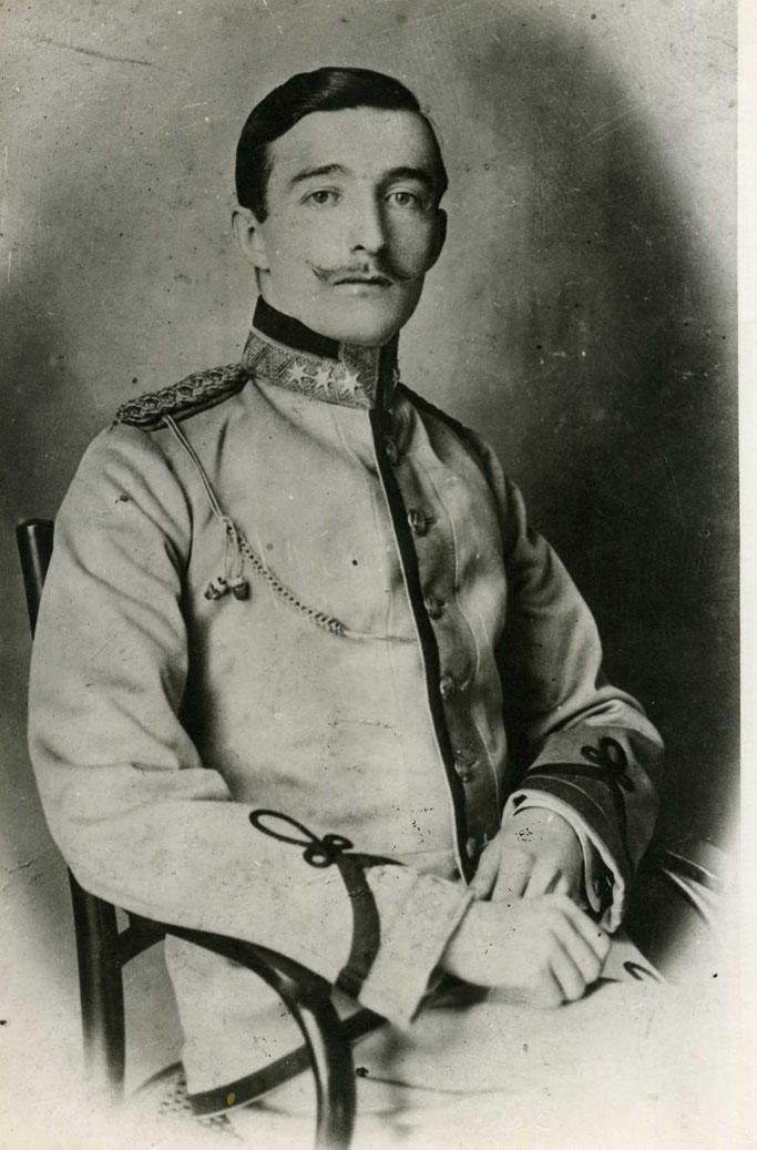 Ahmet Zogu — Burimi : Royal Court Of the Albanians / Oborri mbretëror i shqiptarëve