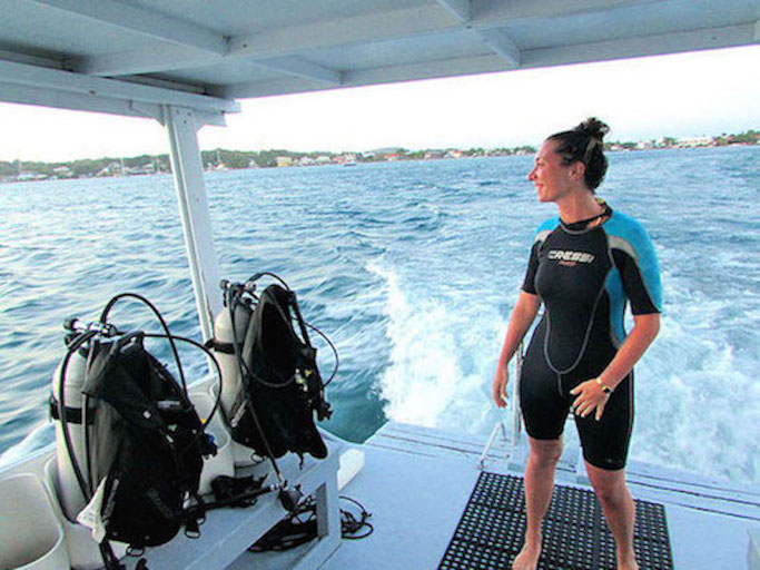 what is a dive master?