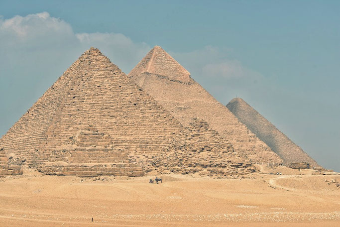 There are no tourists left at the pyramids