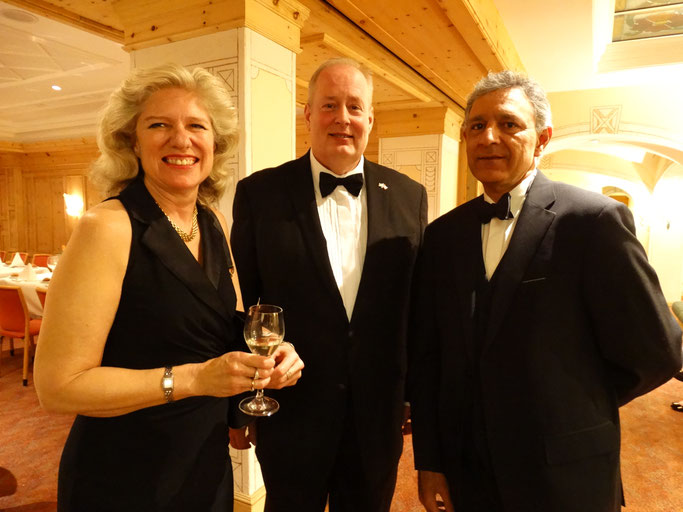 HM Ambassador David Moran (c) with his wife Carol (l) and Aamir bin Jung (r) at the black-tie gala dinner (COI, 2017)