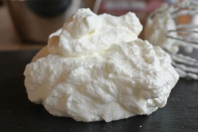 Tipps zum Sahne steif schlagen von Hand, mit Thermomix oder Mixer ohne Sahnesteif