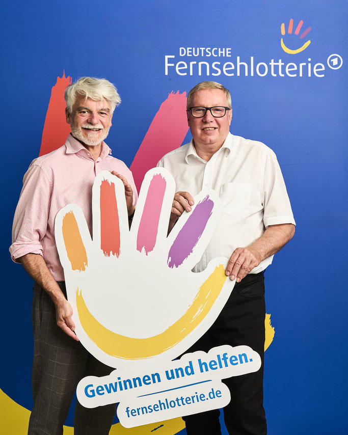 v. l. n. r.: Christian Kipper (Geschäftsführer der DEUTSCHEN FERNSEHLOTTERIE und der Stiftung DEUTSCHES HILFSWERK), Andreas Steppuhn (Vorstandsvorsitzender des Tafel Deutschland e.V.). Foto: Guido Werner