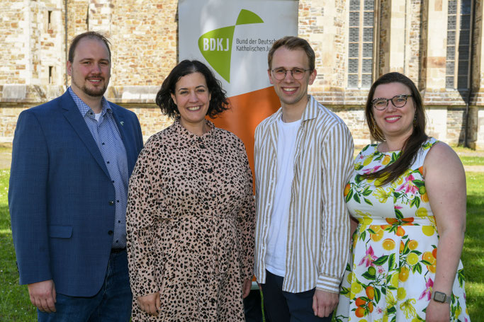 Der neue BDKJ-Bundesvorstand: Volker Andres, Lena Bloemacher, Henner Gädtke und Daniela Hottenbacher Foto: BDKJ-Bundesstelle/Christian Schnaubelt