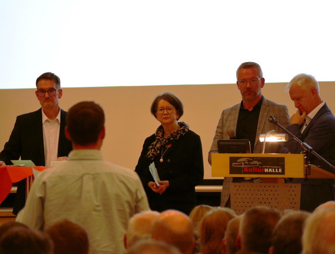(vlnr.) Bereichsleiter Christian Heckmann, Bereichsleiterin Mechthild Schabo, Bereichsleiter Hermann Condné und Leitender Direktor Andreas Trogsch © Julia Fröder/Bistum Trier
