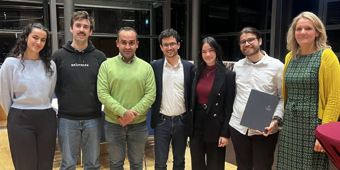 Mitglieder der Gruppe „Wir gegen Rassismus“ bei der Preisverleihung des Ehrenamtspreises in Trier – vor der Bundestagswahl engagiert sich die Initiative für Menschenwürde und gegen Diskriminierung. © Simone Bastreri