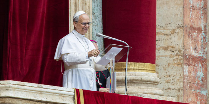 Papst Leo XIV. auf der Loggia des Petersdoms. Foto: © Deutsche Bischofskonferenz / Jessica Krämer