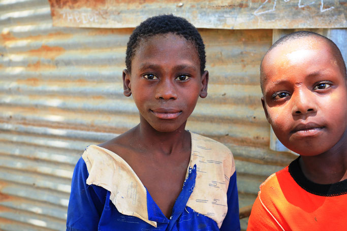 Jungen in einem Slum in Garissa/Kenia. © Magdalena Wolnik/Kirche in Not 