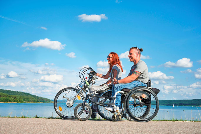 Ausgebaute Uferwege und barrierefreie Rastplätze: Das Fränkische Seenland ist ein Paradies für Handbikefahrer, Foto: Jens Wegener, Vertrag DZT