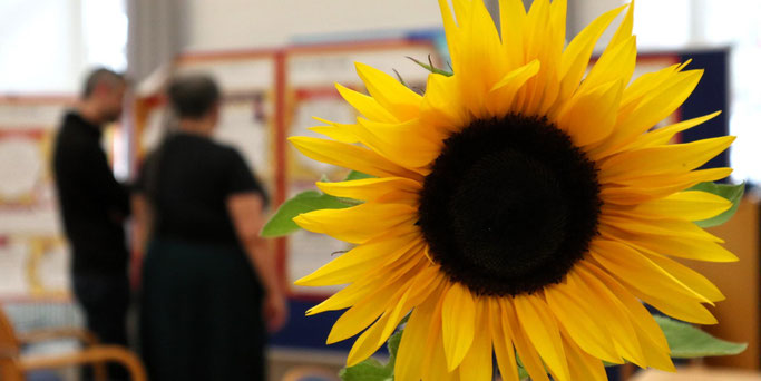 Fast 100 Personen folgten der Einladung zur ersten Synodalversammlung nach Simmern. © Julia Fröder