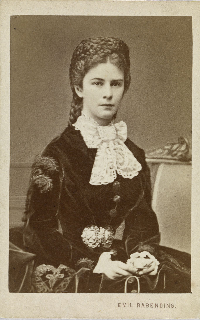 Kaiserin Elisabeth um 1865, Fotografie von Emil Rabending. Bildnachweis: Wien Museum, Foto: Emil Rabending 
