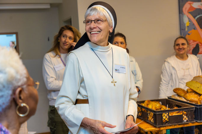 Kopf und Herz von „Klara’s Küche“: Schwester Klarissa Watermann OP. Foto: Hartmut Salzmann