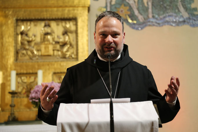 Abt Nikodemus Schnabel beim „Red Wednesday“ in der St. Clemenskirche in Berlin. © Kirche in Not