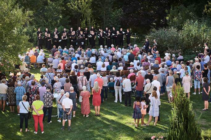 "MDR-Sommergesang 2024" mit dem MDR-Rundfunkchor in Diebzig . Foto: MDR/Nikolas Fabian Kammerer. 