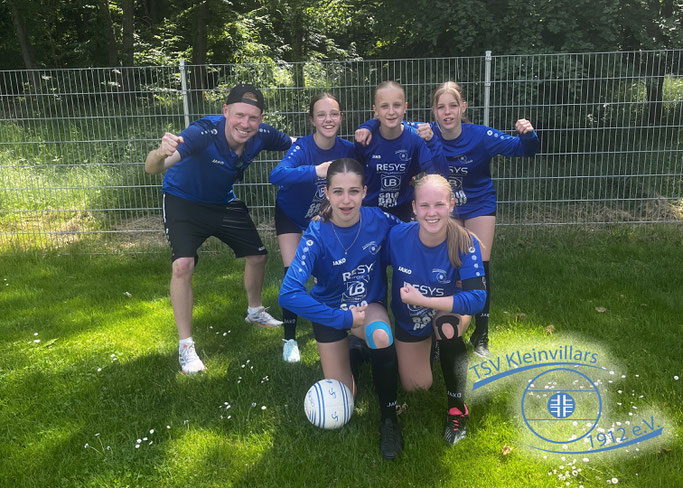 H.v.l. Trainer Tobi, Maxima, Jana, Mayla, v.v.l. Georinga und Lea