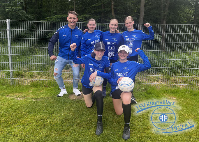 H.v.l. Trainer Mika, Fiona, Carla, Mia, v.v.l. Letizia und Mara Betreuer Kai fehlt auf dem Foto.