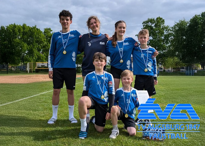 hinten v.l.n.r.: Felix Postner, Ann-Kathrin Kopp (Trainerin), Lara Elsner, Simon Schwenk;   vorne v.l.n.r.: Julian Postner, Jakob Schwenk; es fehlt Noah Bitzl;