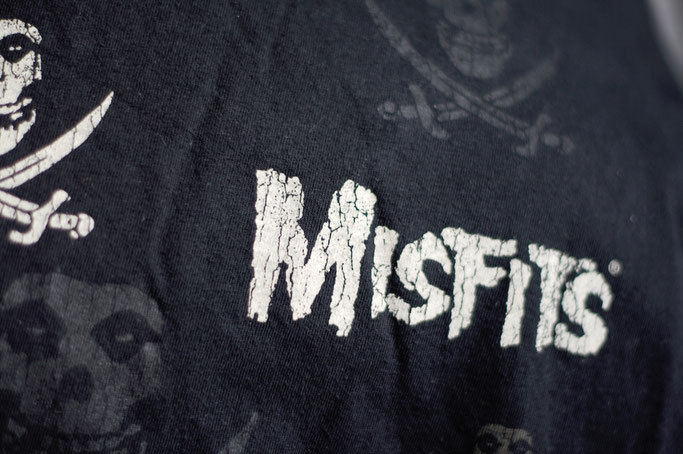 Flohmarkt: Oberteile - Misfits Girlie T-Shirt - Zebraspider DIY Anti-Fashion Blog