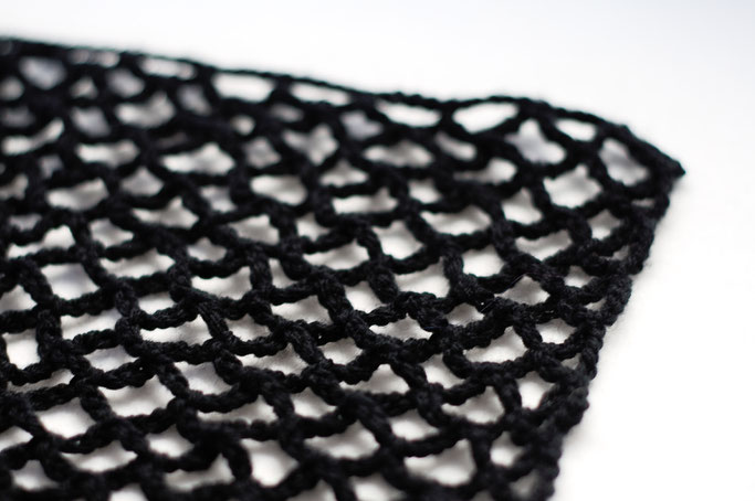 Kurzes Netztop häkeln mit Anleitung - einfaches Häkelnetz - Zebraspider DIY Anti-Fashion Blog
