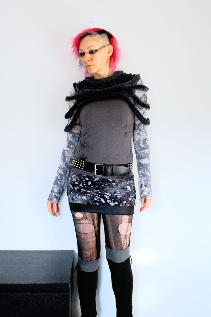 Endzeit Outfit mit Outbreak Cowl - Dieselpunk Apokalypse Kollektion - Zebraspider DIY Anti-Fashion Blog