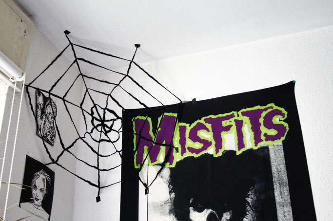 Warum auch Halloween politisch ist - Spinnennetz - Zebraspider DIY Anti-Fashion Blog