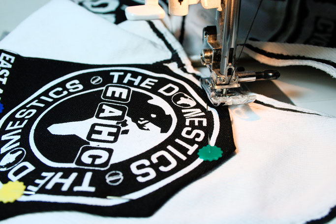 5 Möglichkeiten einen Aufnäher anzunähen - mit der Nähmaschine um die Ecke - Zebraspider DIY Anti-Fashion Blog