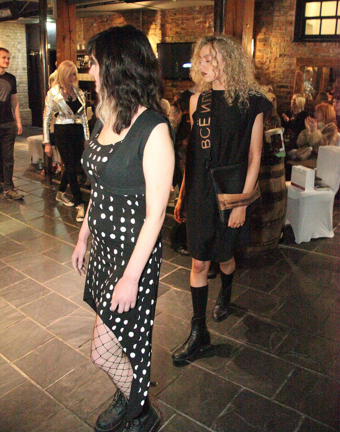 Ethical Fashion Show - Mondphasen Outfit - Kleid und Weste - Zebraspider DIY Anti-Fashion Blog