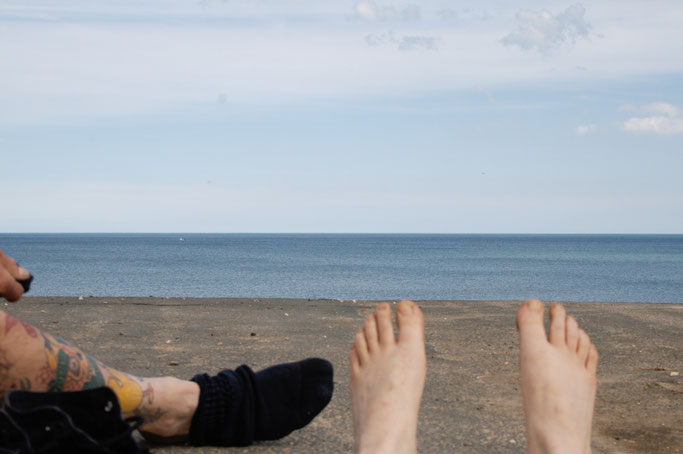 Ausfahrt zum Strand - Ausblick mit Sand an den Füßen - Zebraspider DIY Anti-Fashion Blog