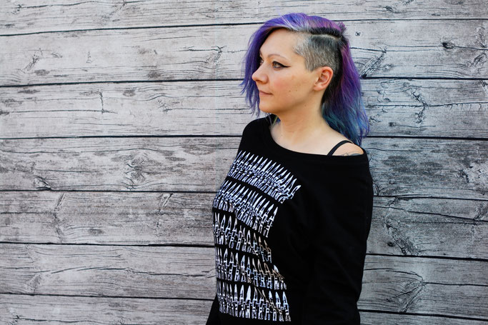 Endlich im Shop - vergessene Einzelstücke und Patronendrucke - Patronen Pullover schwarz - Zebraspider DIY Anti-Fashion Blog