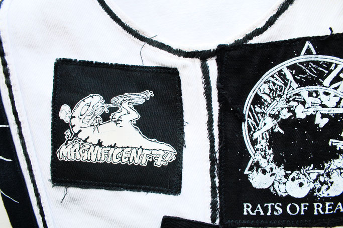 5 Möglichkeiten einen Aufnäher anzunähen - offene Kante mit Zick-Zack-Stich genäht - Zebraspider DIY Anti-Fashion Blog