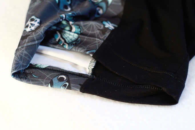 Pocket Shorts for Roller Derby - detail of seam and inside - Zebraspider DIY Anti-Fashion Blog
