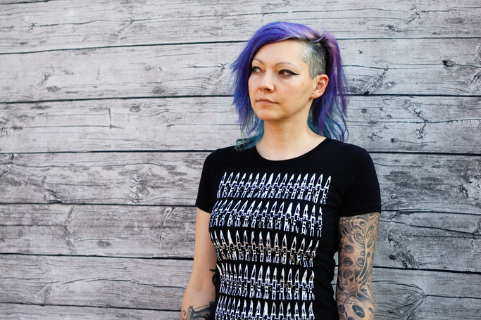 Endlich im Shop - vergessene Einzelstücke und Patronendrucke - Patronen Frauen T-Shirt schwarz - Zebraspider DIY Anti-Fashion Blog