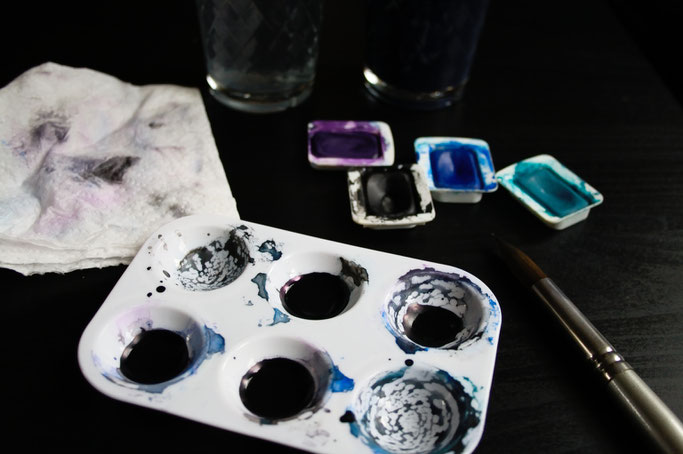Von Mondphasen, Aquarellfarben und Stoffmustern - Näpfe, Pinsel und Palette - Zebraspider DIY Anti-Fashion Blog