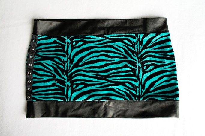 5 Lieblingsminiröcke - Stretch-Minirock Zebra türkis - Zebraspider DIY Anti-Fashion Blog