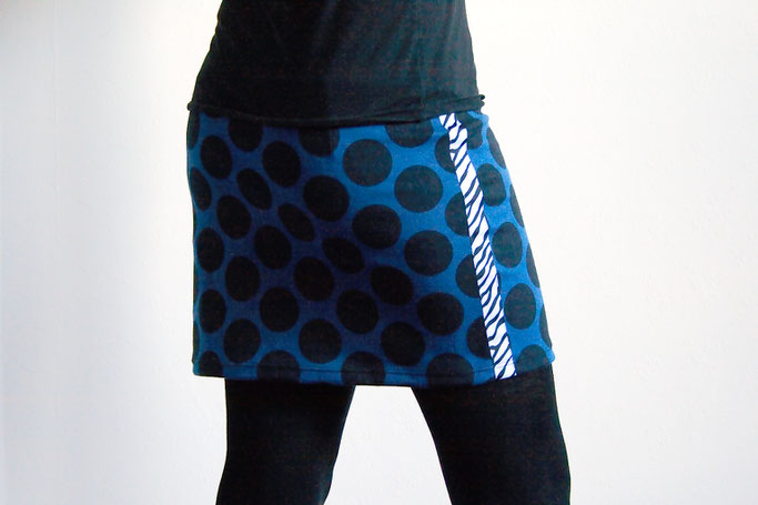 Flohmarkt: Röcke und Leggings - Minirock blau mit Punkten und Zebra - Zebraspider DIY Anti-Fashion Blog